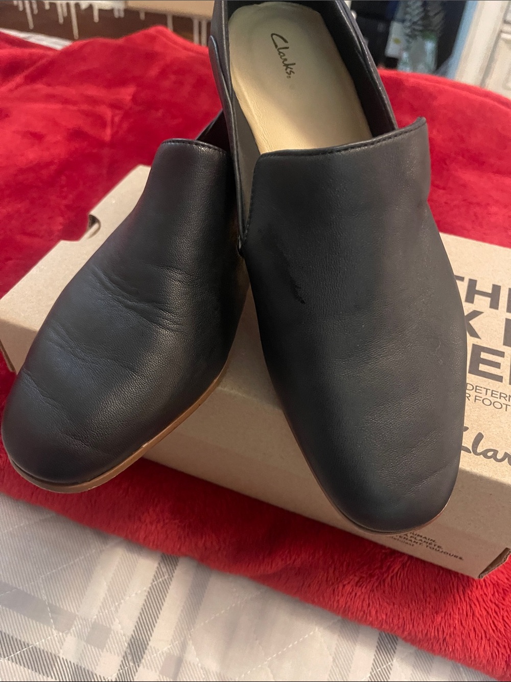 Clarks Black Leather Slip-On Loafers for Women Size 8.5 M NIB $79